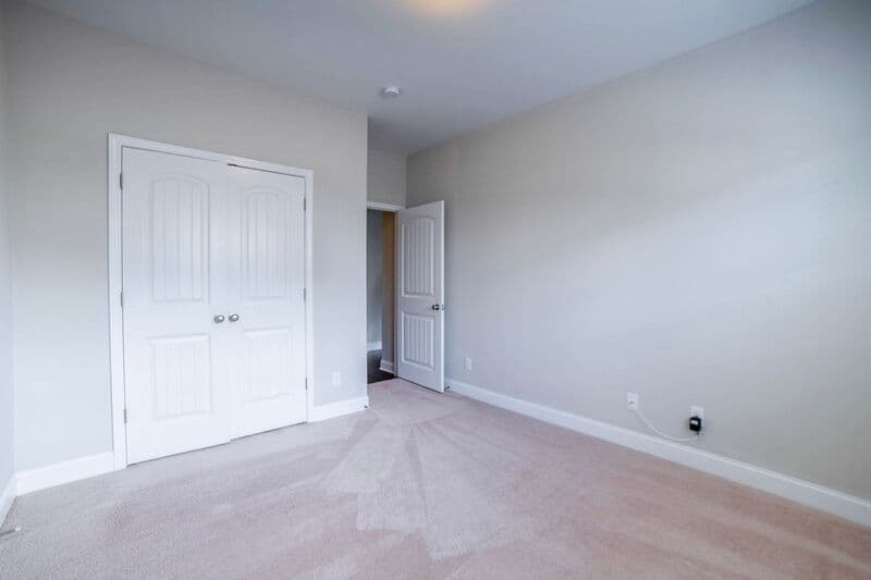 Savannah House: 126 Endicott Dr