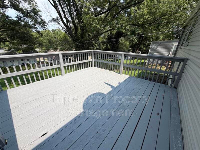 Saint Louis House: 1113 Highmont Dr