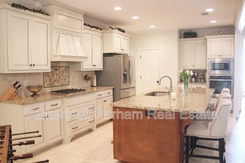 Columbus House: 7165 Bridgemill Drive