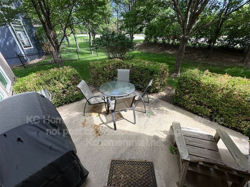 Overland Park House: 11429 W 142nd Ter