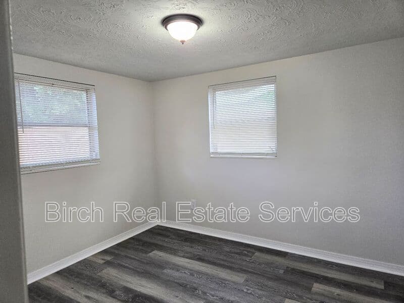 Holiday House: 3545 Nixon Rd