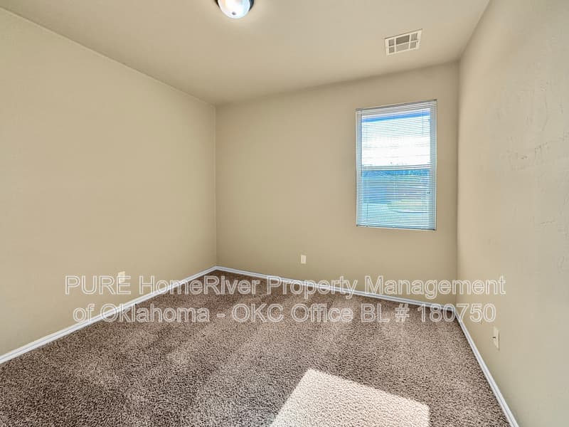 Edmond Condo: 100 Ashley Dr