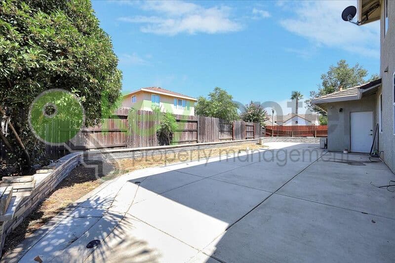 Lincoln House: 1740 Allenwood Circle