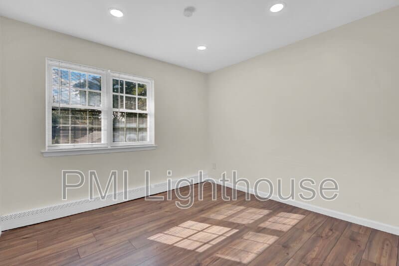 Huntington Station House: 164 W 19th St