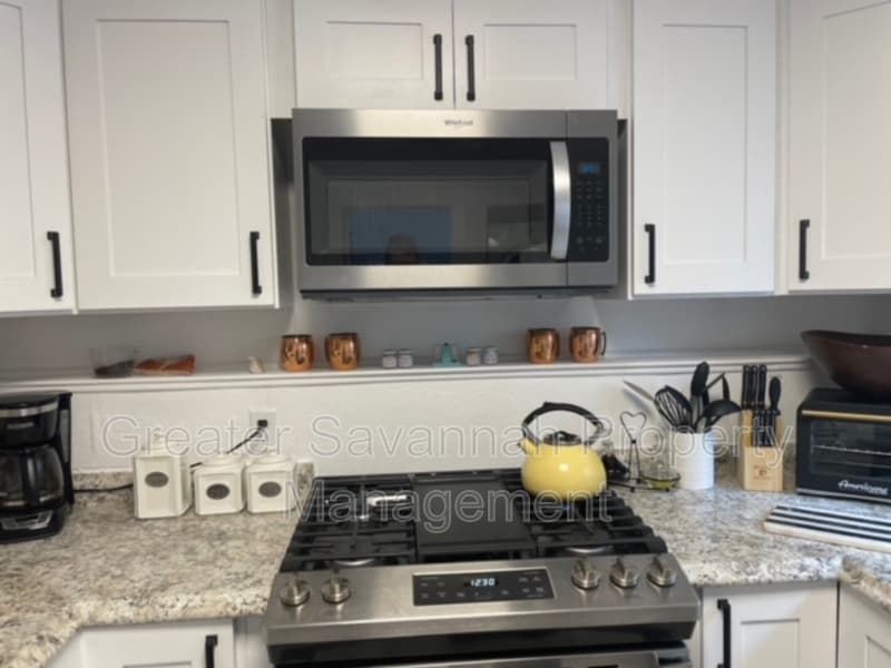 Savannah House: 626 East Waldburg Street