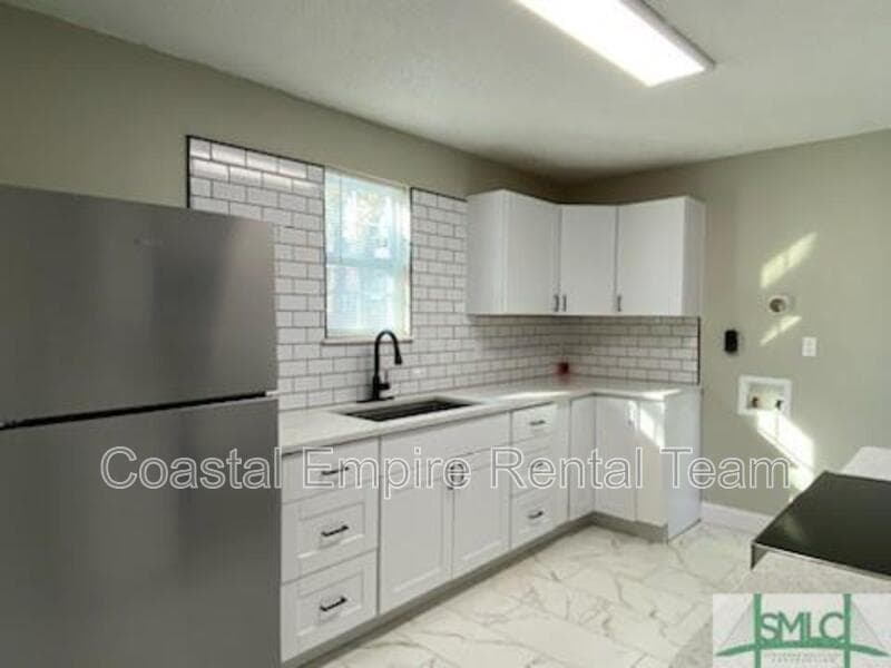 Savannah Condo: 1000 West 53rd Street - Lower Unit