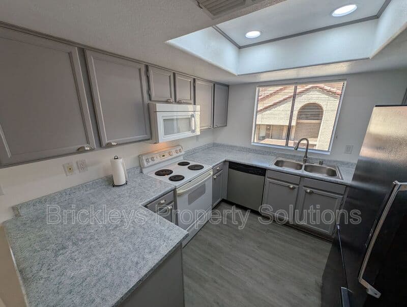 Tempe Condo: 1905 E University Dr