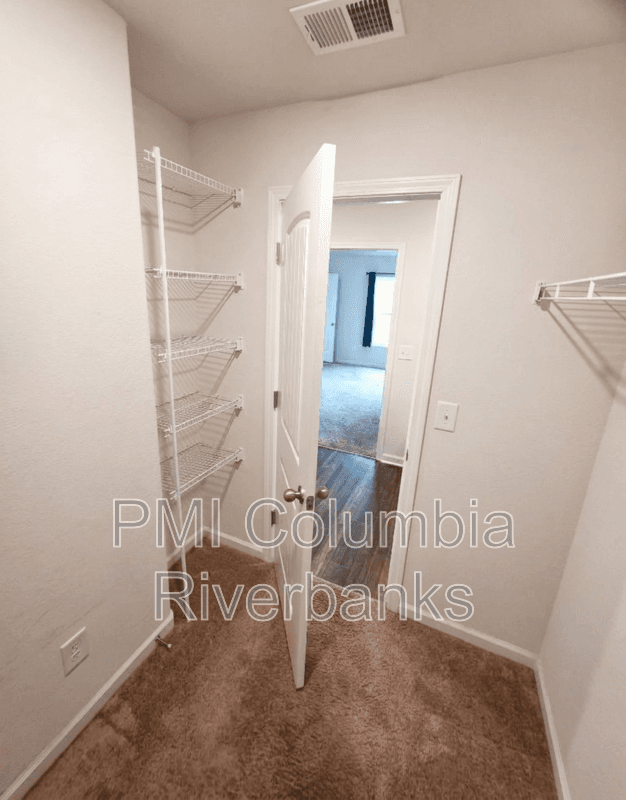 Elgin House: 218 Sundew Rd