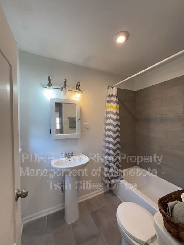 Minneapolis House: 2407 N 4th St