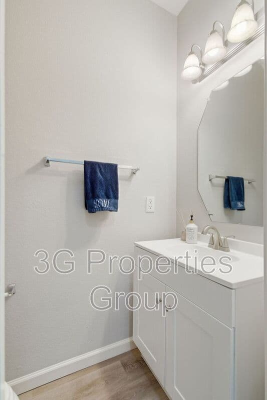 Lewisville House: 2925 St. Andrews Drive
