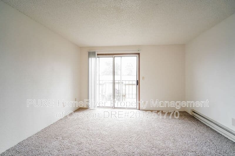 Portland House: 14128 NE Sandy Blvd