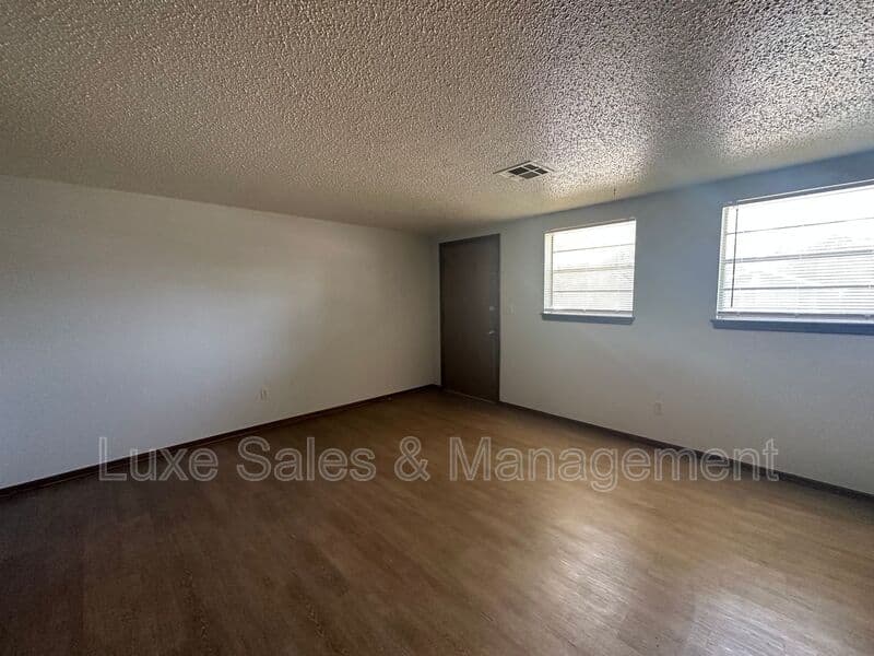 Choctaw House: 3025 Clarke St