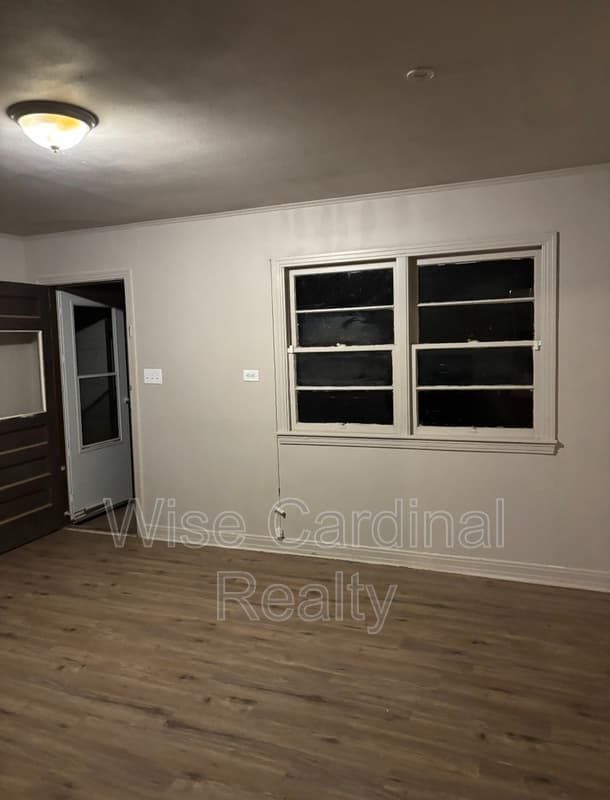 Post House: 124 South Avenue P
