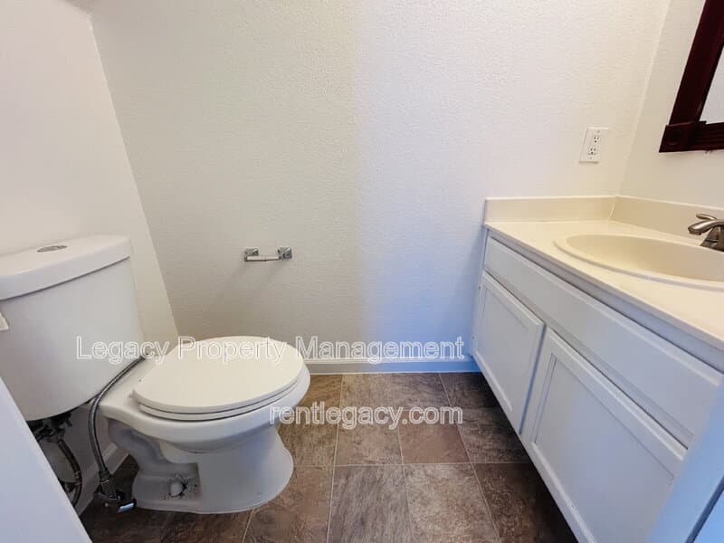 Suisun City House: 232 Redstone Cir