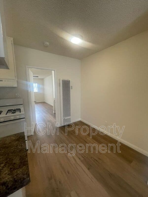 North Hollywood House: 8240 Whitsett Ave