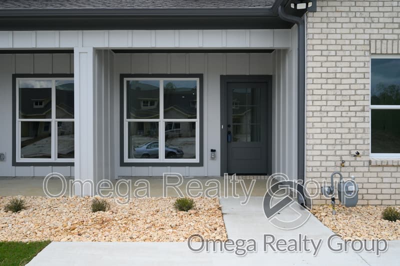 Calera Townhome: 177 Winners Cir