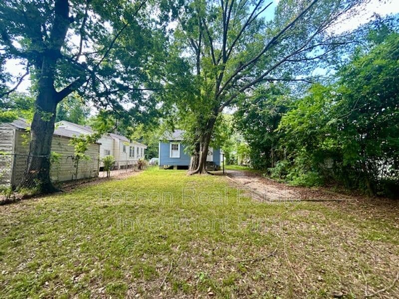 Shreveport House: 318 W 68TH ST