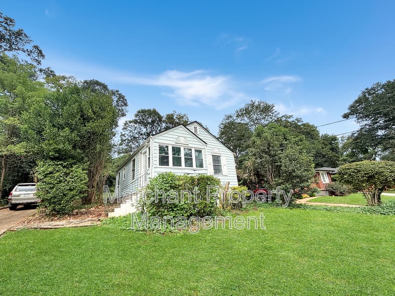 Greenville House: 210 Ashley Avenue