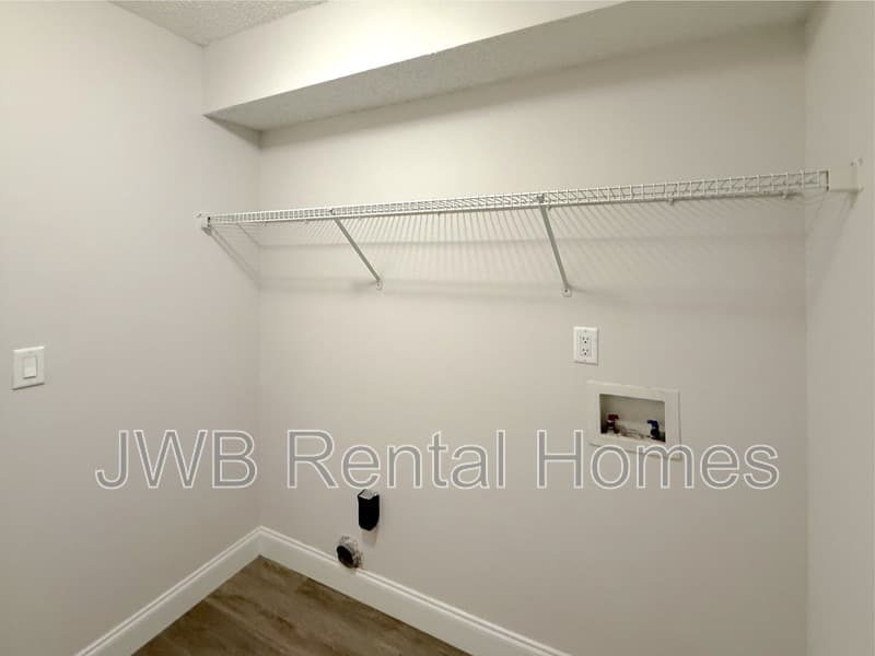 Saint Johns House: 557 Grand Parke Dr