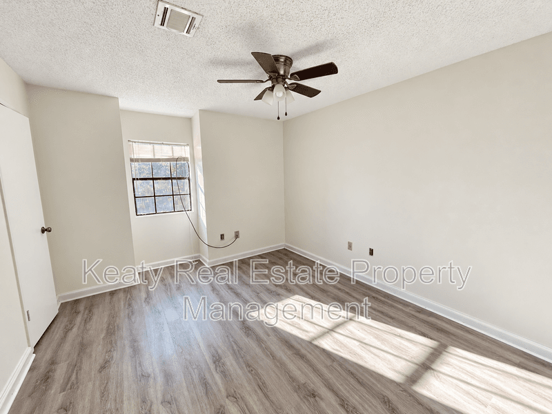 Lafayette House: 103 B Country Lane