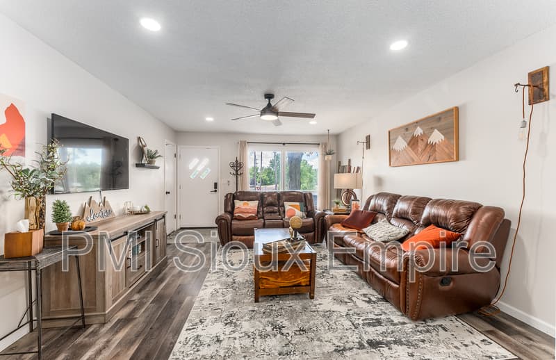 Sioux Falls Townhome: 842 S Southeastern Ave