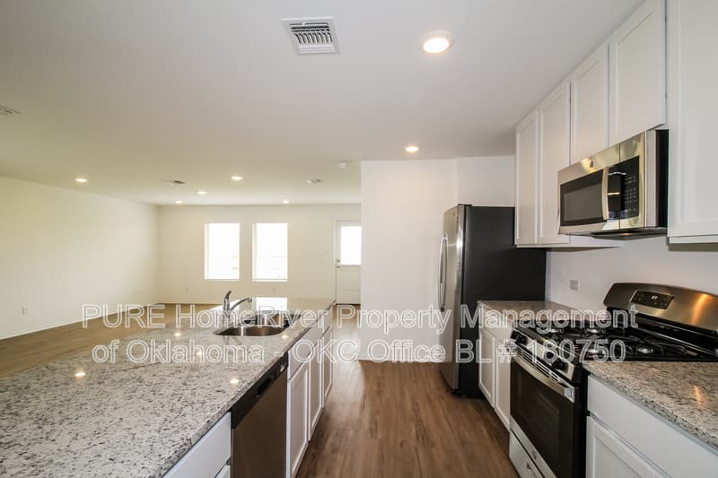 Mustang House: 3740 Palmetto Bluff Dr