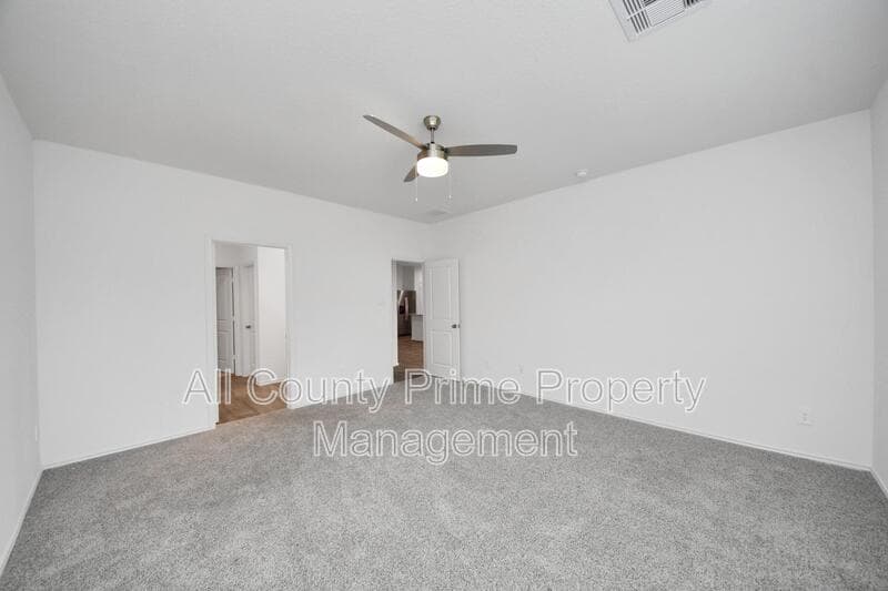 Fulshear House: 31303 Heddington Ln