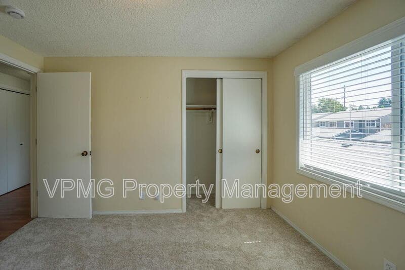 Vancouver Condo: 605 SE 121st Ave