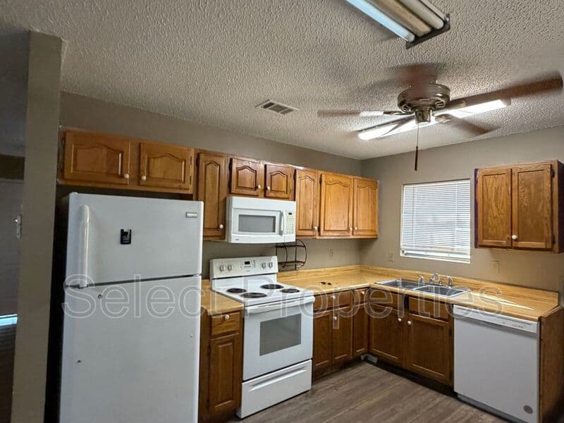 Jonesboro House: 3512 Race St