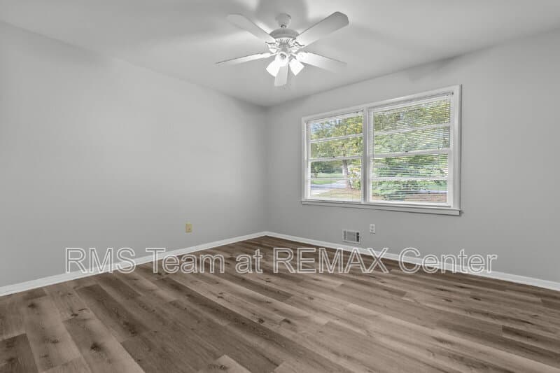 Snellville House: 1834 Dogwood Ct