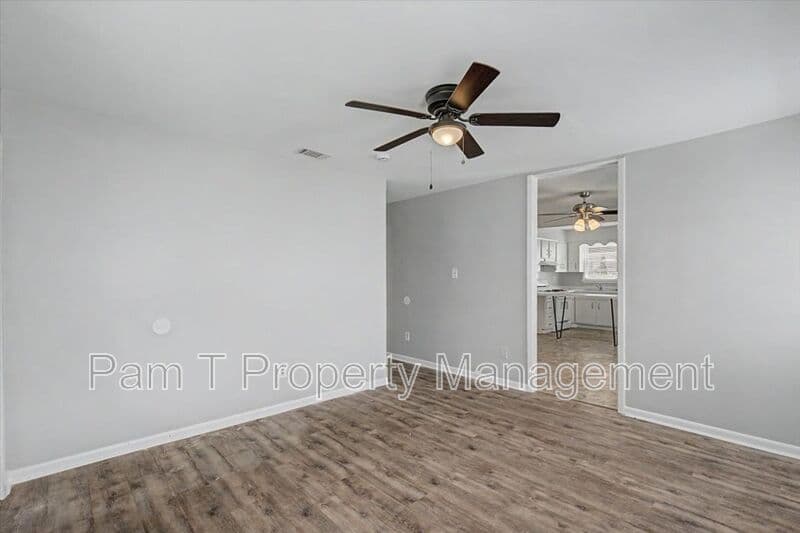 Savannah House: 2619-A Livingston Ave.