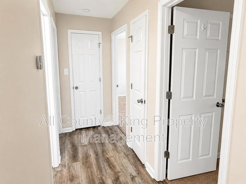 Hope Mills House: 3832 Softwind Lane