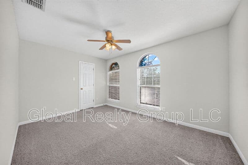 San Antonio House: 20614 Cliff Park Ln