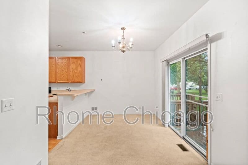 Hoffman Estates House: 6087 Halloran