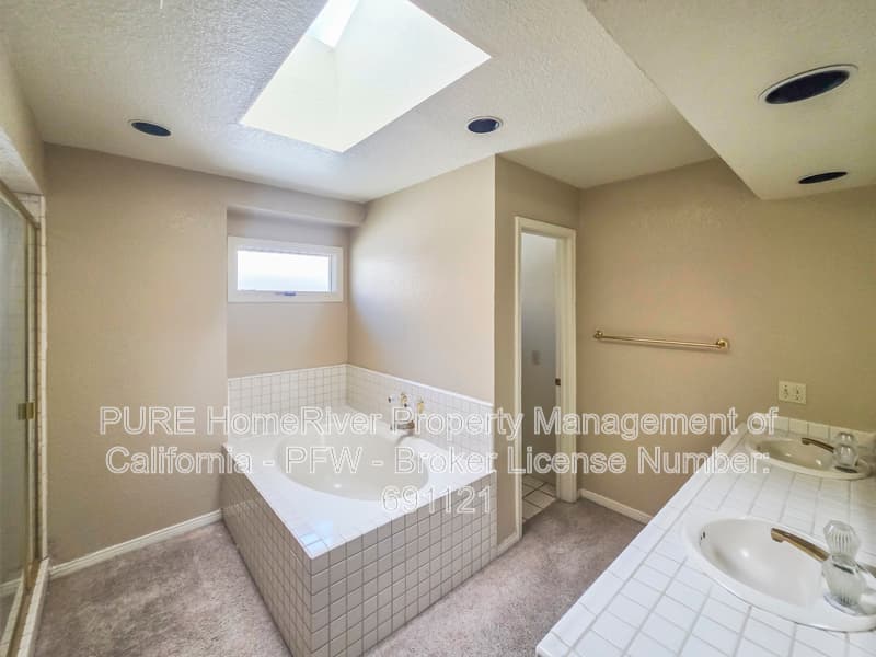 Murrieta House: 38421 Oaktree Loop
