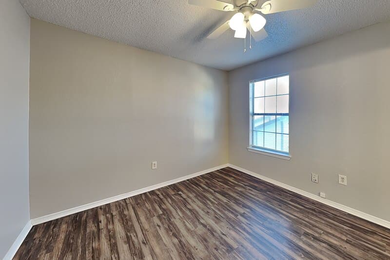 Rowlett House: 6312 Alissa Dr