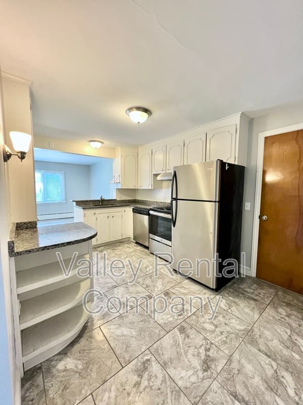 South Hadley Condo: 72 Lyman Street - 3