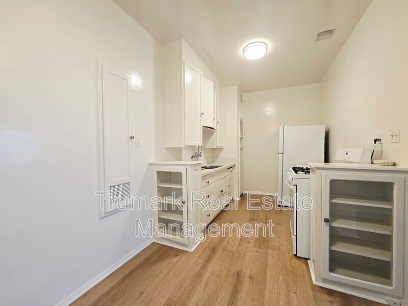 Glendale Condo: 408 E Harvard St