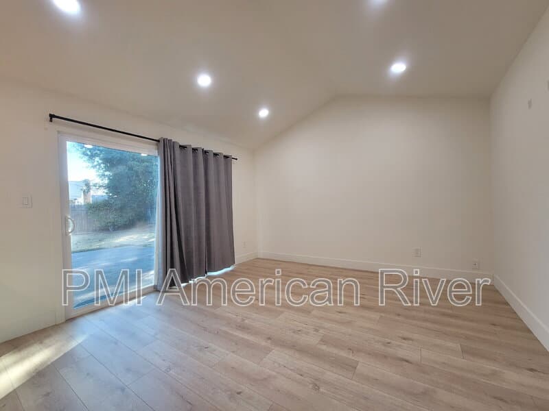 Sacramento House: 7933 Valley Green Drive