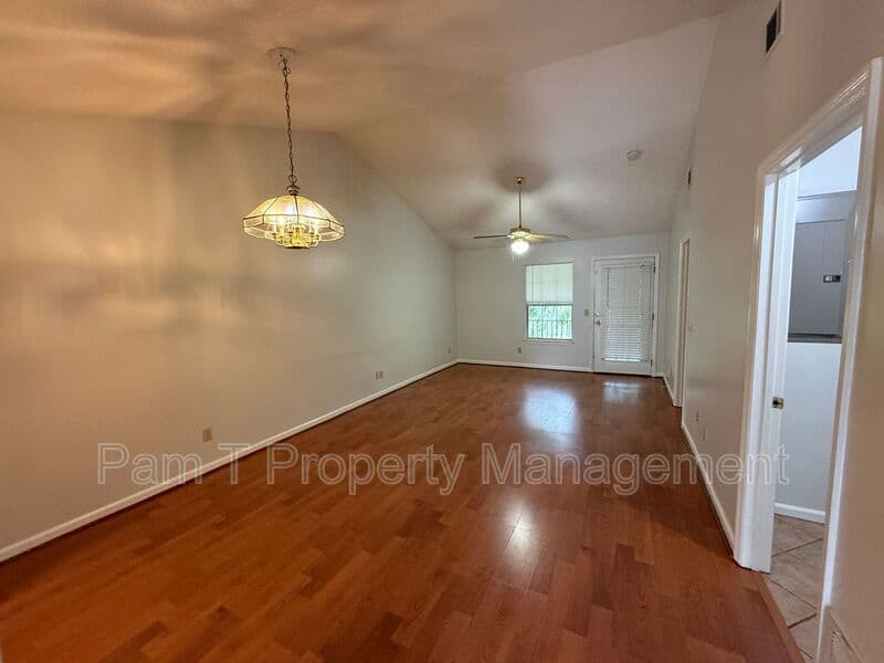 Savannah Condo: 211 Edgewater Rd