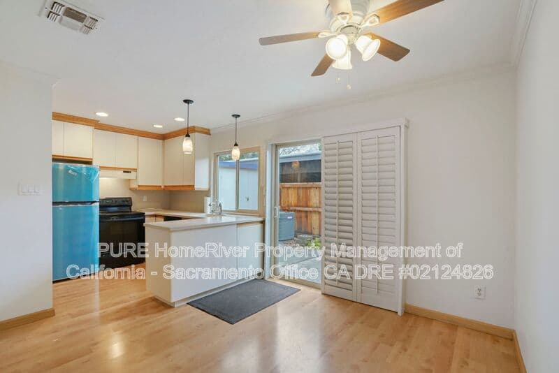 Sacramento House: 8811 Salmon Falls Dr.