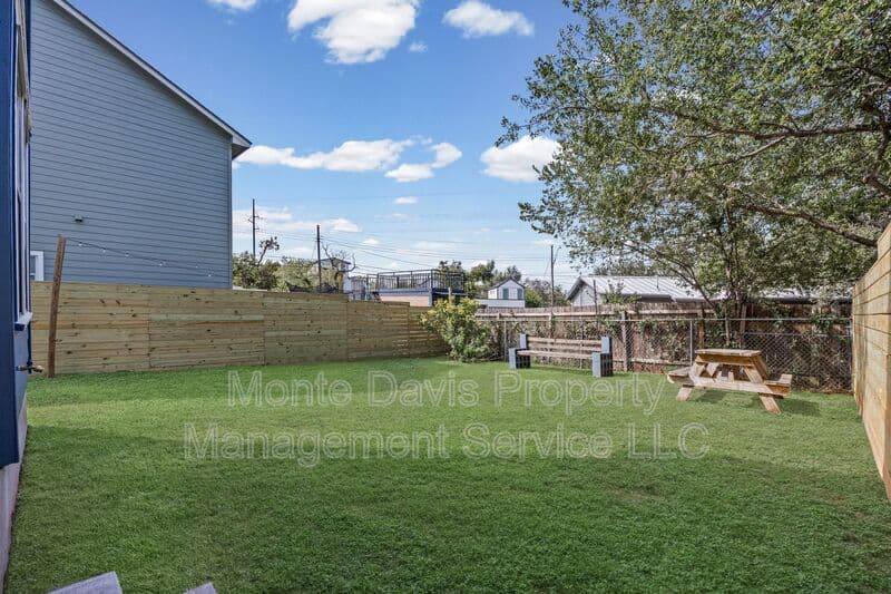 Austin Condo: 1802 Springdale Rd