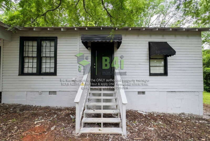 Milledgeville House: 1645 Vinson Hwy