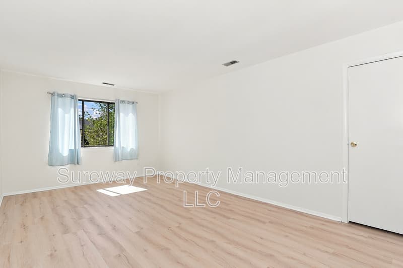 Voorhees Townhome: 63 Sandra Rd