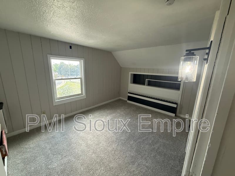 Sioux Falls House: 918 w 10th st