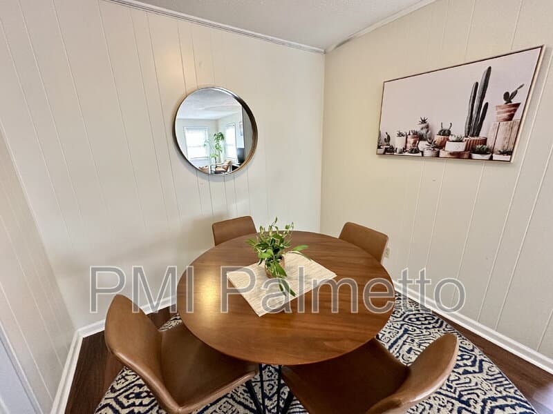 Columbia Condo: 2405 Duncan Street