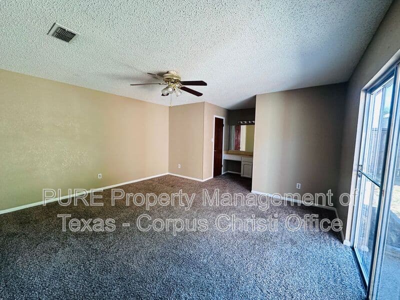 Corpus Christi House: 862 Siskin Circle