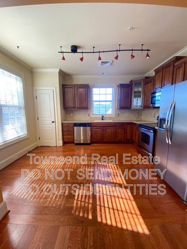 Fayetteville House: 3310-304 Starboard Way