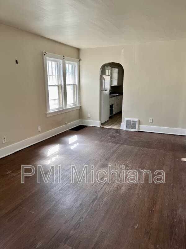 Mishawaka House: 121 W 12th St