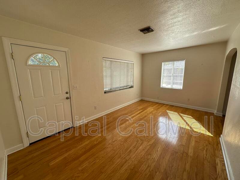 Clearwater House: 18 N Meteor Ave